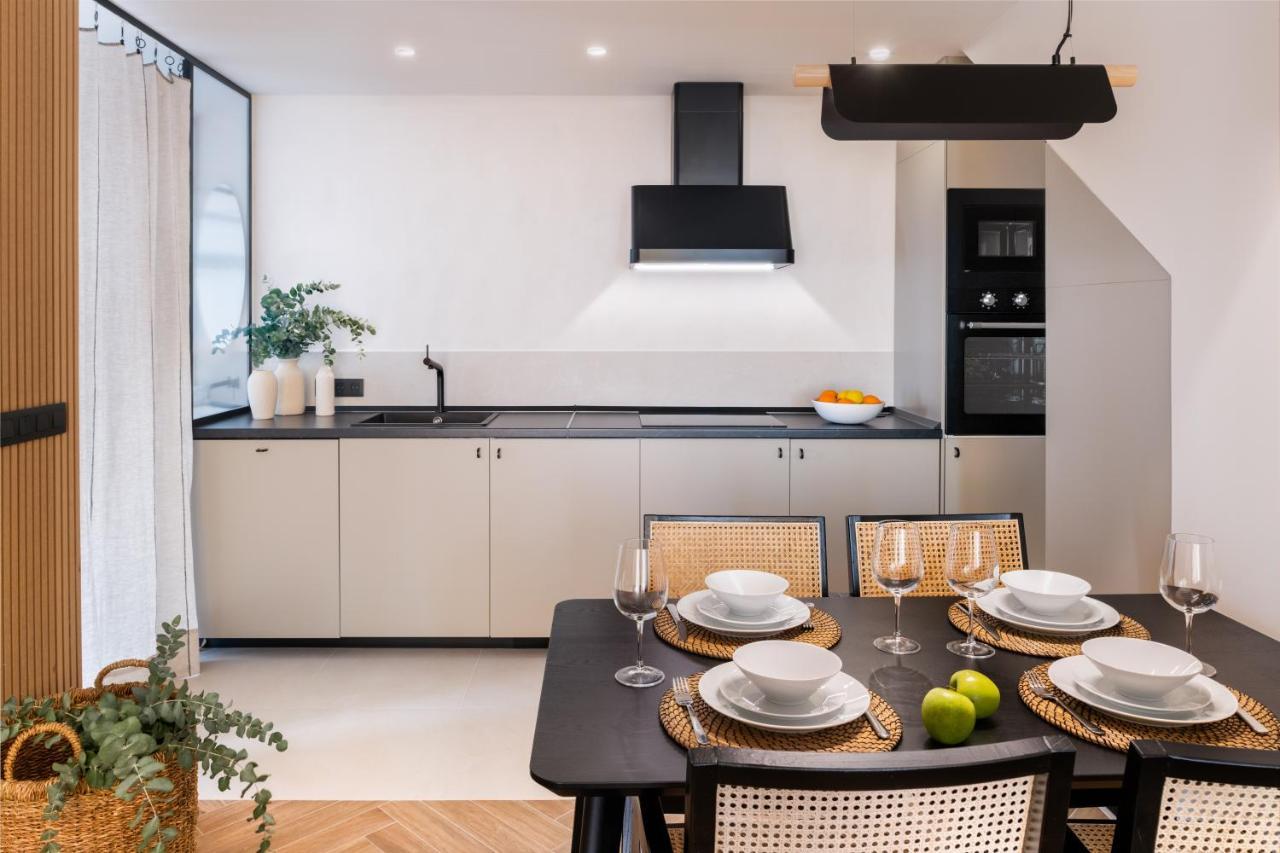 Magno Apartments Robles With Jacuzzi And Private Parking Sevilla Exterior foto