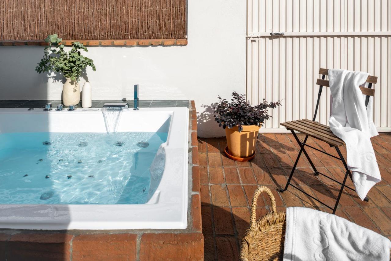 Magno Apartments Robles With Jacuzzi And Private Parking Sevilla Exterior foto